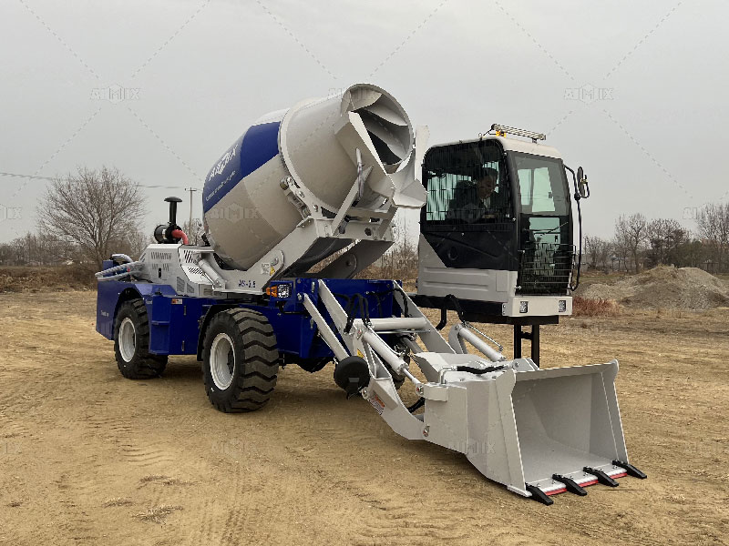 Self-Loading Concrete Mixer in Mexico